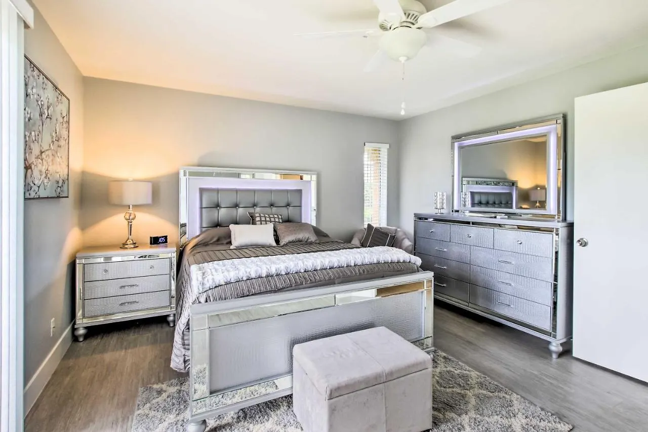 Modern Palm Springs Condo With Pool, Hot Tub Access! 0*,  USA