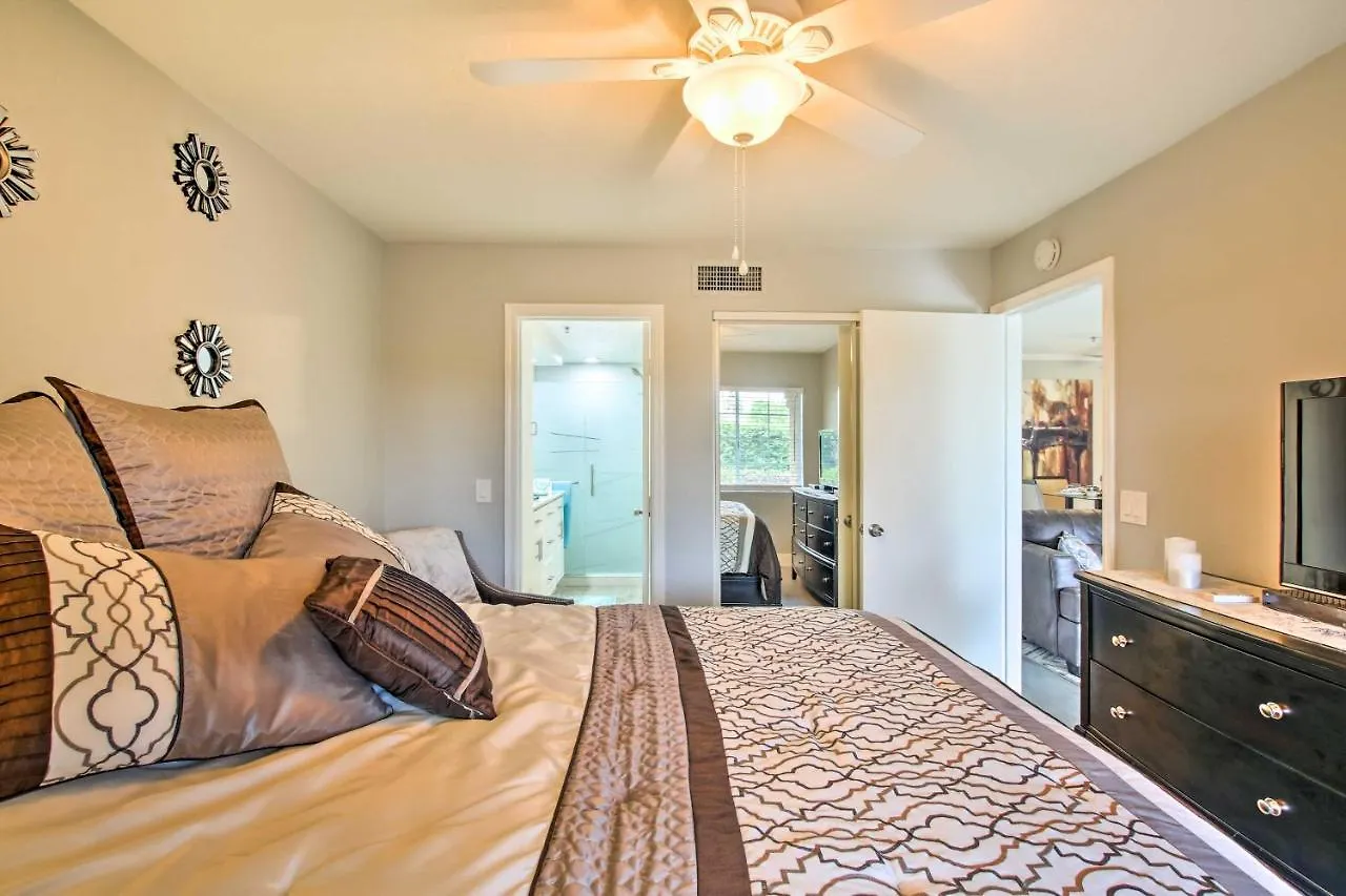 Modern Palm Springs Condo With Pool, Hot Tub Access!